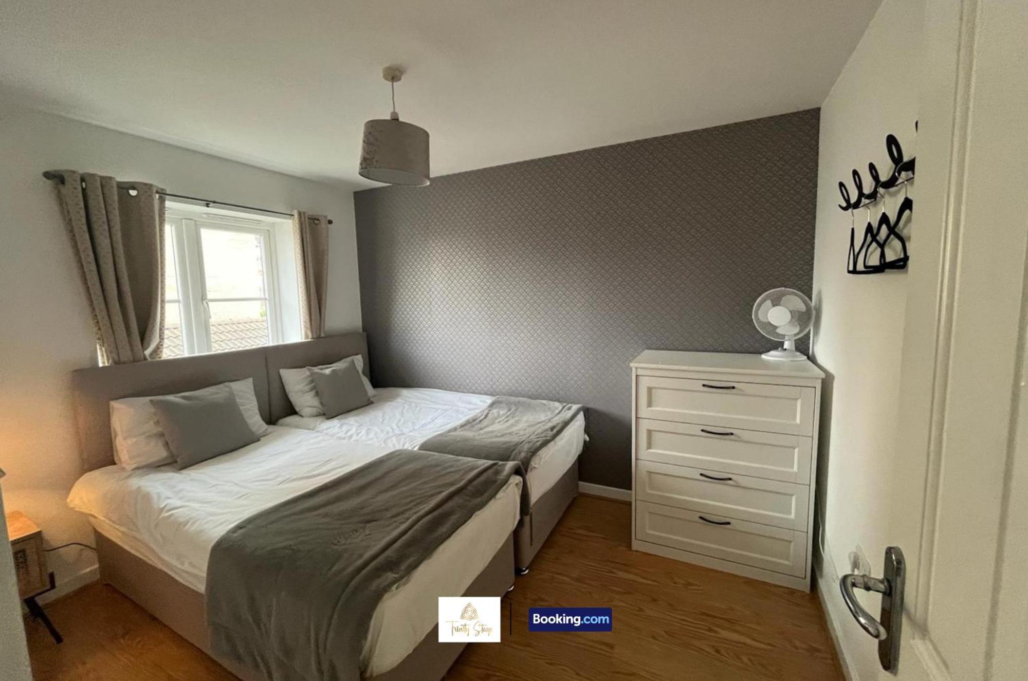 3 Bedroom House By Trinity Short Lets & Serviced With Free Wifi & Parking