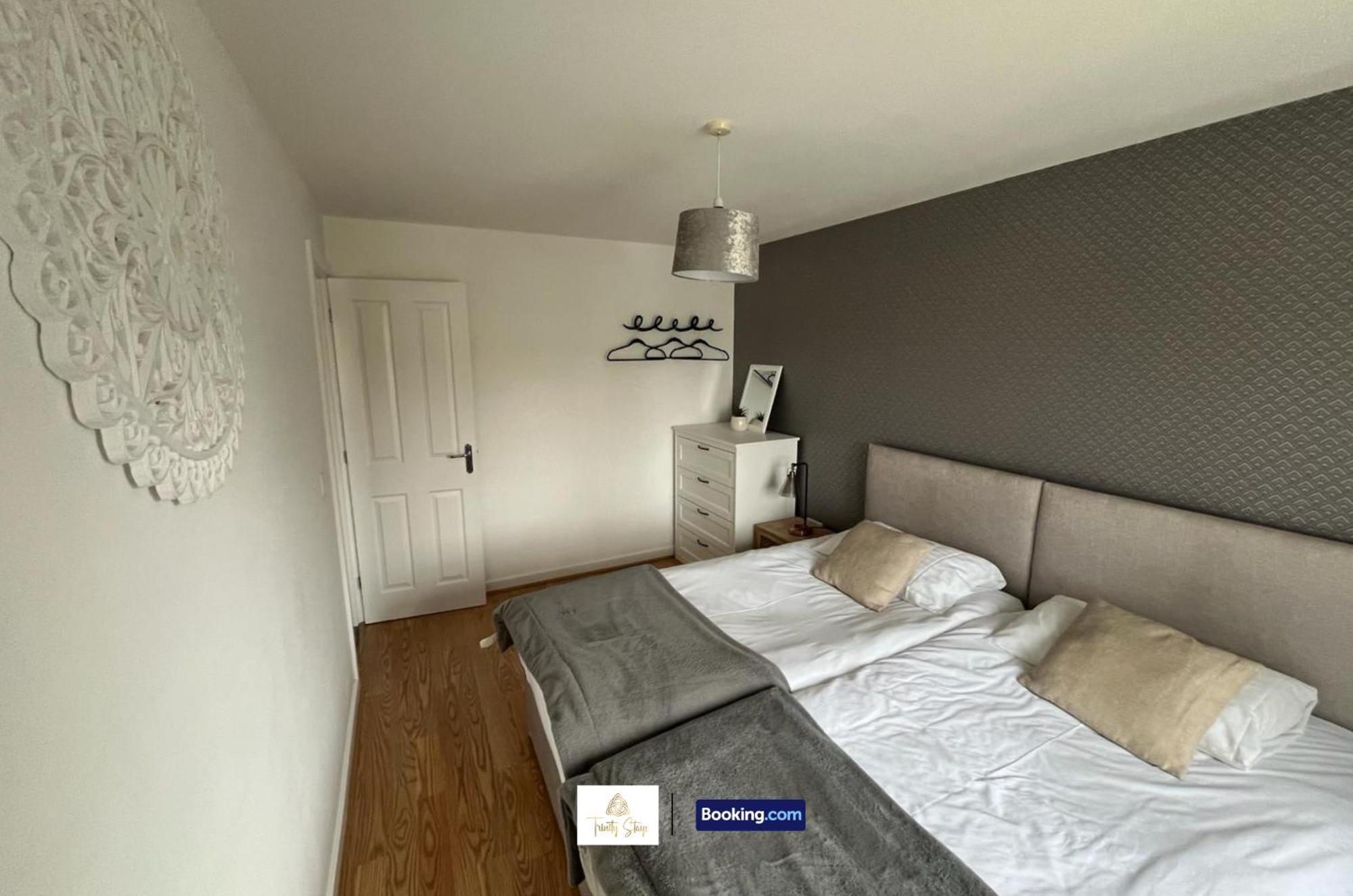 3 Bedroom House By Trinity Short Lets & Serviced With Free Wifi & Parking * Cambridge (Cambridgeshire)